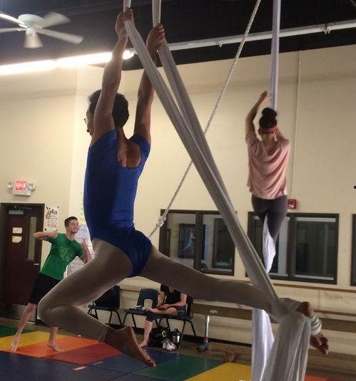 舞蹈外穿鞋成人袜子视频,揭秘舞蹈外穿鞋与成人袜子的完美搭配